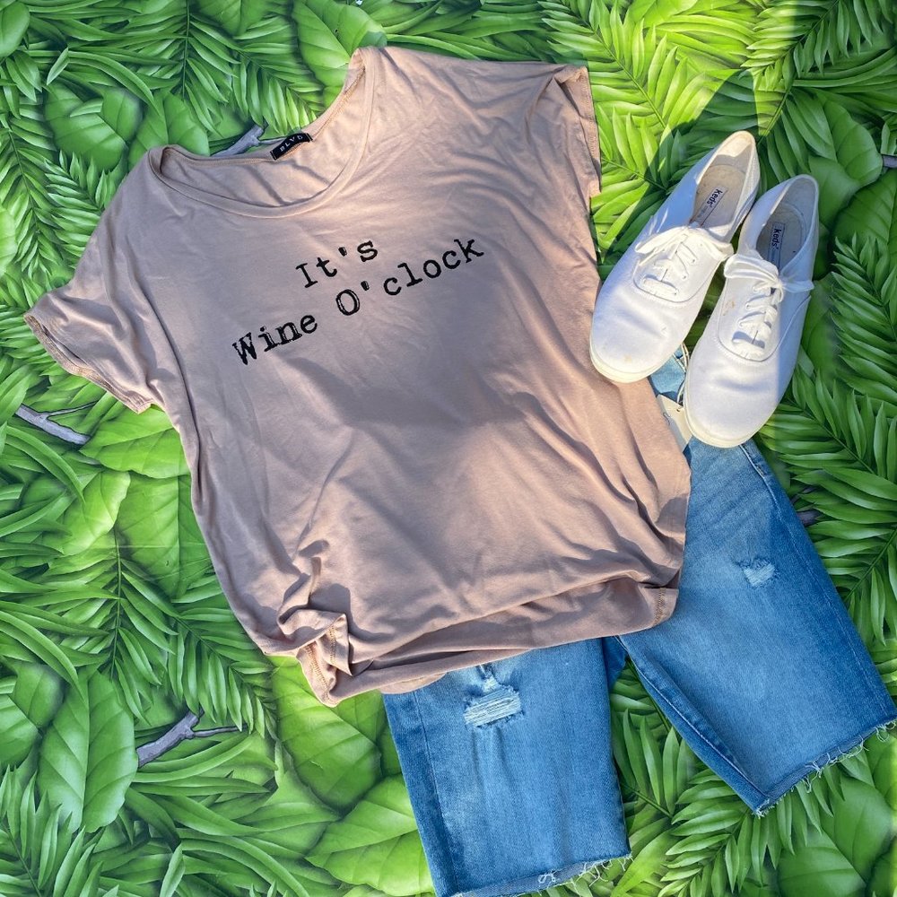 New! It's Wine O'Clock Women's Graphic Tee - Picture 2 of 4